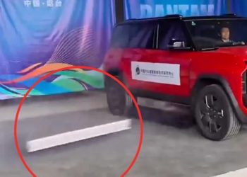 Kineski inženjeri testirali bizarno rješenje: EV izbacuje zapaljenu bateriju poput projektila