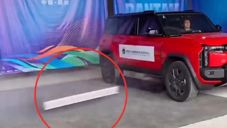 Kineski inženjeri testirali bizarno rješenje: EV izbacuje zapaljenu bateriju poput projektila