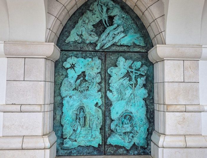 Blagoslovljena nova vrata crkve u Grudama povodom 100. obljetnice gradnje