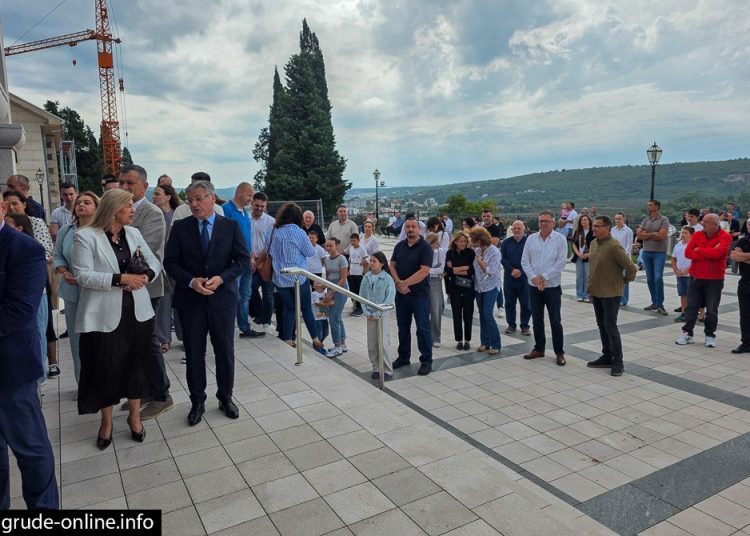 Blagoslovljena nova vrata crkve u Grudama povodom 100. obljetnice gradnje