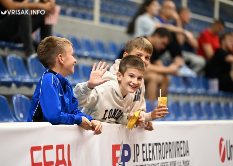 Kazališna čarolija u Širokom Brijegu: „Pouzdani sastanak“ oduševio publiku