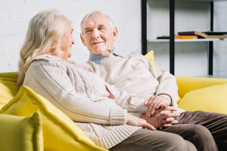 Evo koliko u ŽZH živi stogodišnjaka i koga je više, muškaraca ili žena?