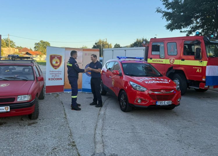 Široki Brijeg: Kočerinskim vatrogascima uručeno zapovjedno vozilo