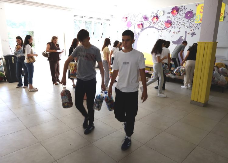 Široki Brijeg: Prva osnovna škola dobila donaciju za kabinet prirodnih znanosti