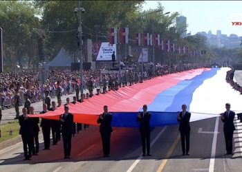 Mediji se smiju, Srbi bijesni: “Sve ste oskrnavili, pa što ne bi i zastavu…”