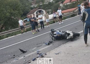 Prometna nesreća: Motociklist ozlijeđen u sudaru s automobilom na M-17