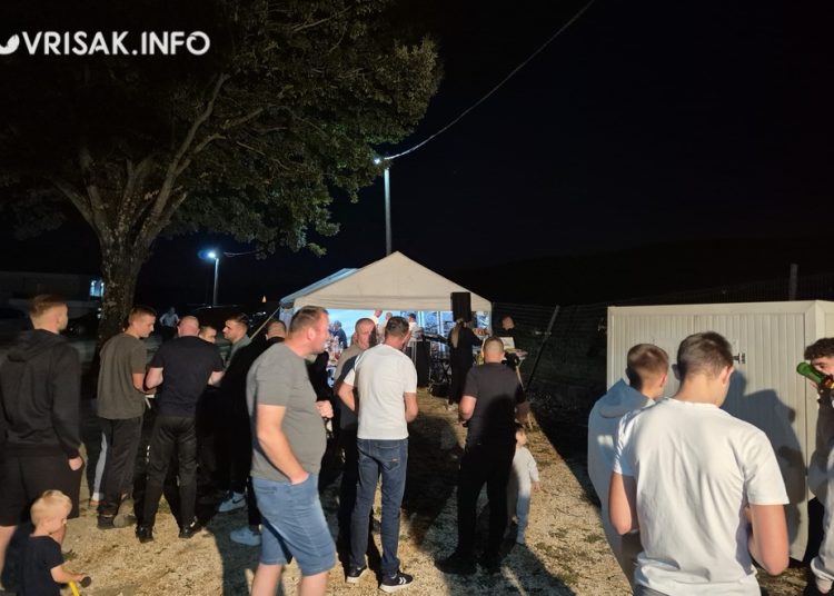 Široki Brijeg: Na fešti u Pripolju okupio se čitav zaseok