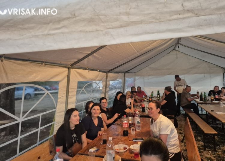 Široki Brijeg: Na fešti u Pripolju okupio se čitav zaseok