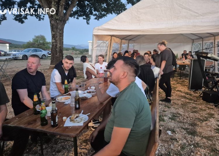 Široki Brijeg: Na fešti u Pripolju okupio se čitav zaseok