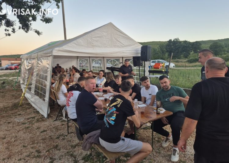 Široki Brijeg: Na fešti u Pripolju okupio se čitav zaseok