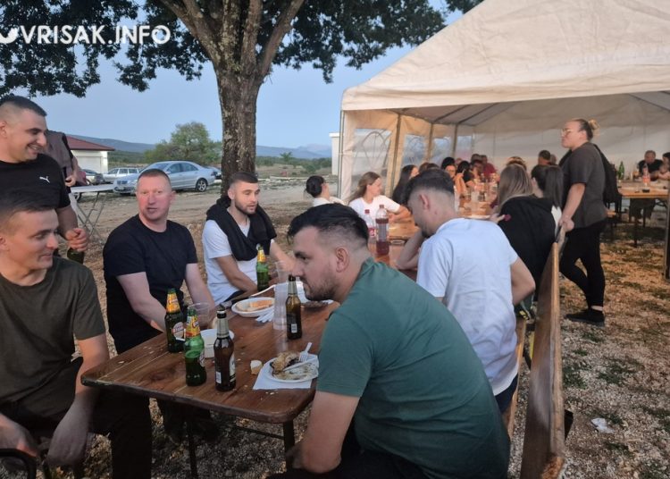 Široki Brijeg: Na fešti u Pripolju okupio se čitav zaseok