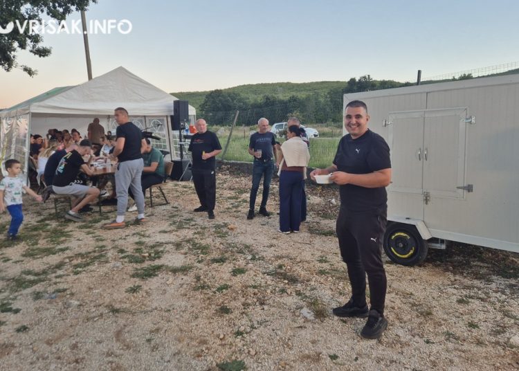 Široki Brijeg: Na fešti u Pripolju okupio se čitav zaseok