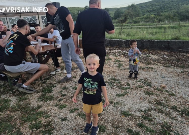 Široki Brijeg: Na fešti u Pripolju okupio se čitav zaseok
