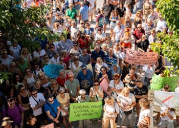 Makarani izašli na ulice i poručili: Osejava pripada nama i našoj djeci, ne želimo megalomanski hotel