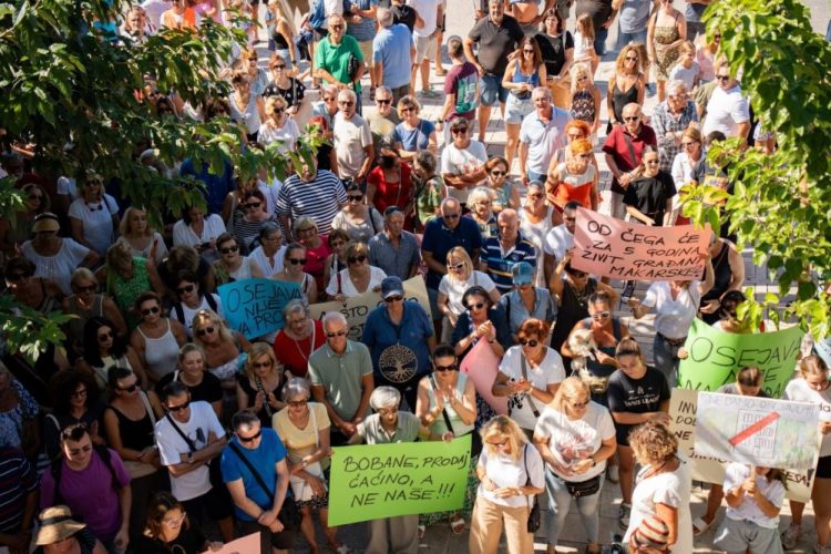 Makarani izašli na ulice i poručili: Osejava pripada nama i našoj djeci, ne želimo megalomanski hotel