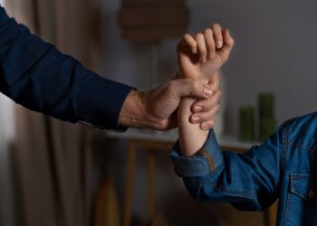 Muškarac ozlijedio djevojku iz Posušja i prijetio da će je “odležati u Zenici”