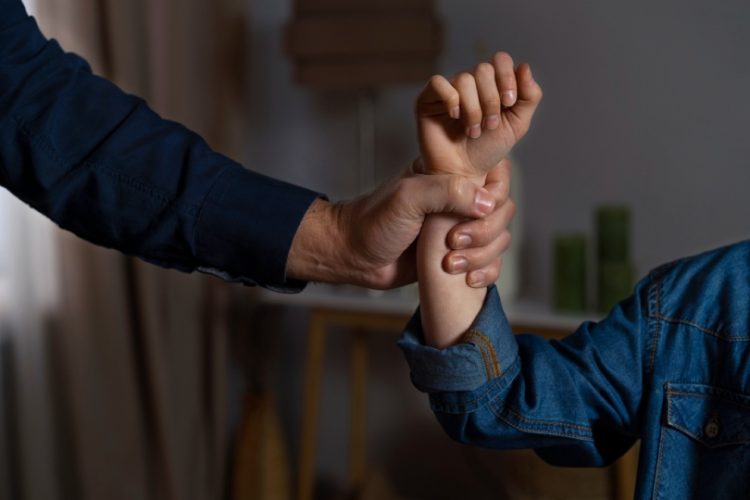 Muškarac ozlijedio djevojku iz Posušja i prijetio da će je “odležati u Zenici”