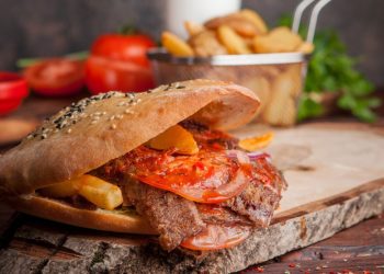 Recept kako napraviti savršen sendvič od mesa s roštilja i pomfrita