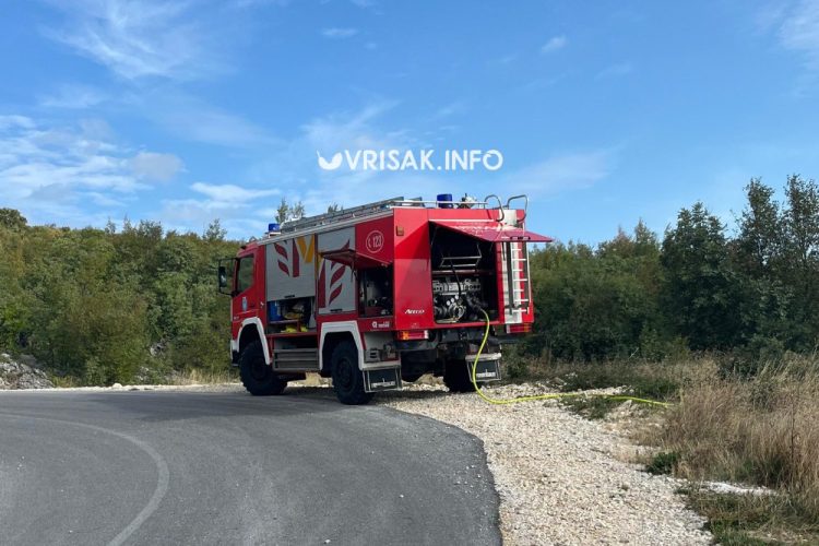 Pripadnici PVP-a Široki Brijeg u akciji: Ugasili požar na putu prema Bilima