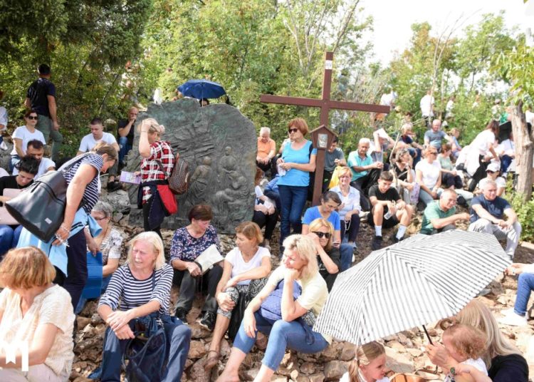 Tisuće hodočasnika na Križevcu: Svetu misu predvodio fra Jozo Grbeš koji je vjernicima poslao snažnu poruku