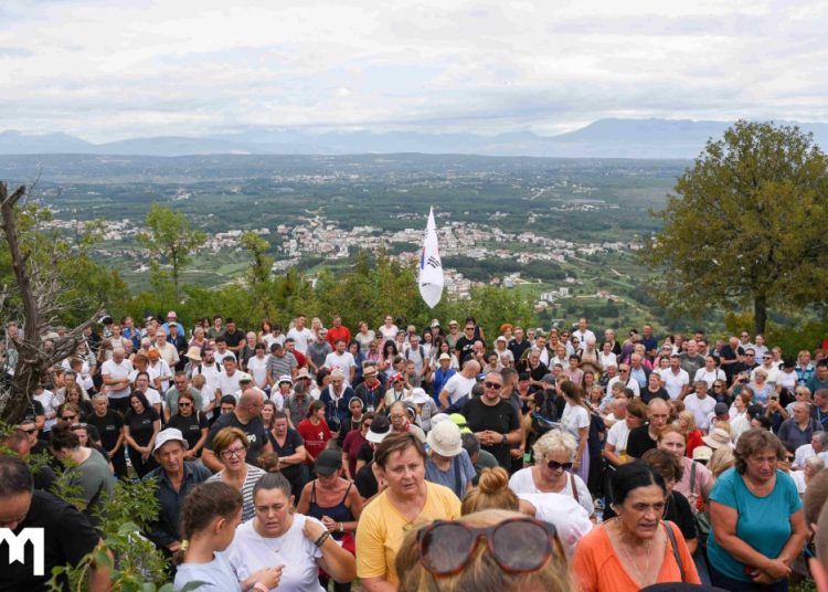 Tisuće hodočasnika na Križevcu: Svetu misu predvodio fra Jozo Grbeš koji je vjernicima poslao snažnu poruku