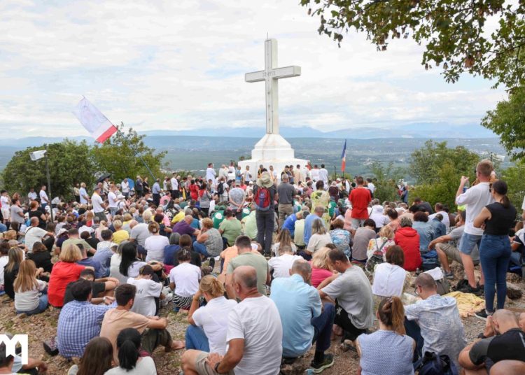Tisuće hodočasnika na Križevcu: Svetu misu predvodio fra Jozo Grbeš koji je vjernicima poslao snažnu poruku