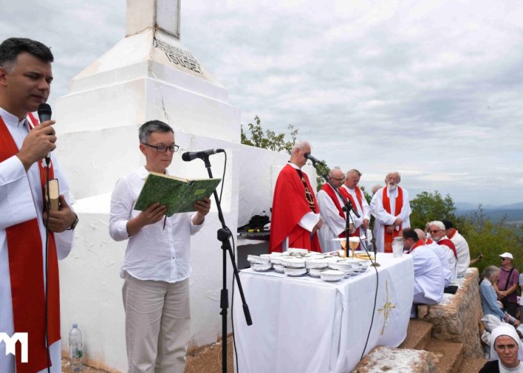 Tisuće hodočasnika na Križevcu: Svetu misu predvodio fra Jozo Grbeš koji je vjernicima poslao snažnu poruku