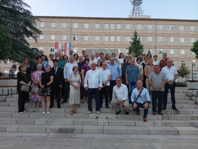 Maturanti iz Gruda učinili dobro djelo i proslavili 40 godina mature