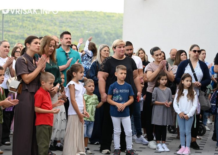 Početak školske godine u ŽZH: Prvašići prvi put u novoj školi na Puringaju