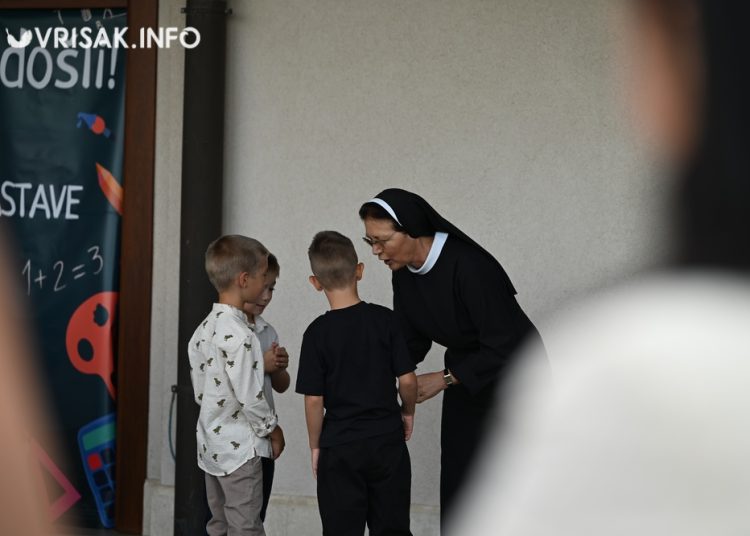 Početak školske godine u ŽZH: Prvašići prvi put u novoj školi na Puringaju