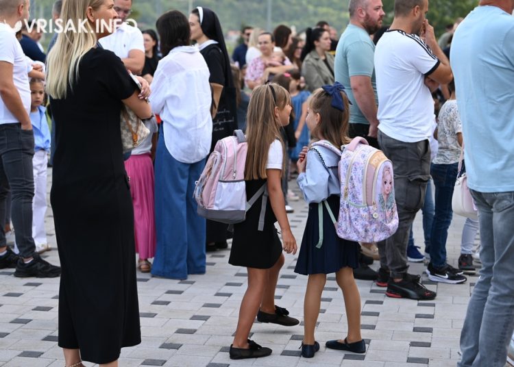 Početak školske godine u ŽZH: Prvašići prvi put u novoj školi na Puringaju