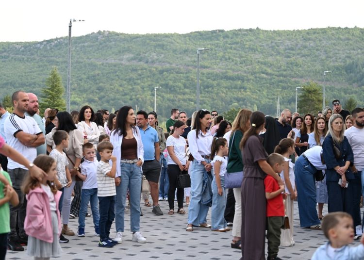 Početak školske godine u ŽZH: Prvašići prvi put u novoj školi na Puringaju