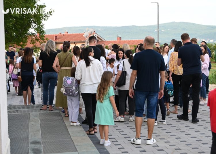 Početak školske godine u ŽZH: Prvašići prvi put u novoj školi na Puringaju
