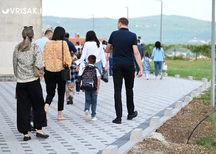 Početak školske godine u ŽZH: Prvašići prvi put u novoj školi na Puringaju