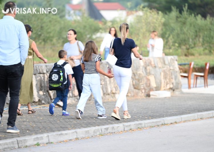 Početak školske godine u ŽZH: Prvašići prvi put u novoj školi na Puringaju