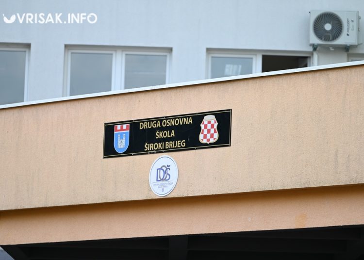 Početak školske godine u ŽZH: Prvašići prvi put u novoj školi na Puringaju