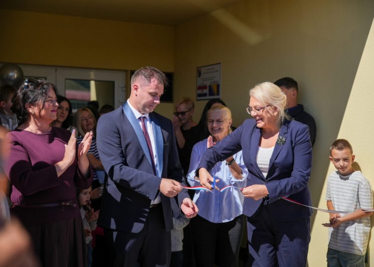 Svečanom sjednicom Općinskog vijeća i otvorenjem novog dječjeg vrtića „Pahuljica“ danas je obilježen Dan općine Kupres