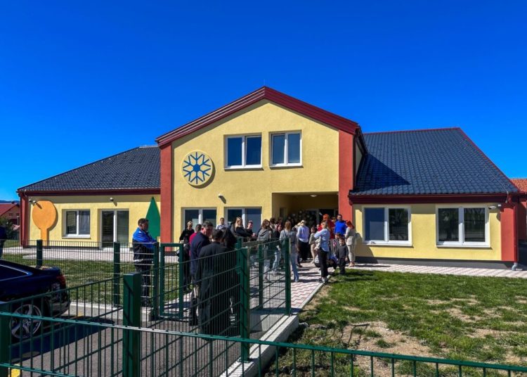 Svečanom sjednicom Općinskog vijeća i otvorenjem novog dječjeg vrtića „Pahuljica“ danas je obilježen Dan općine Kupres