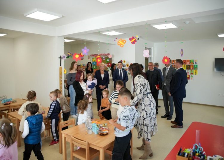 Svečanom sjednicom Općinskog vijeća i otvorenjem novog dječjeg vrtića „Pahuljica“ danas je obilježen Dan općine Kupres