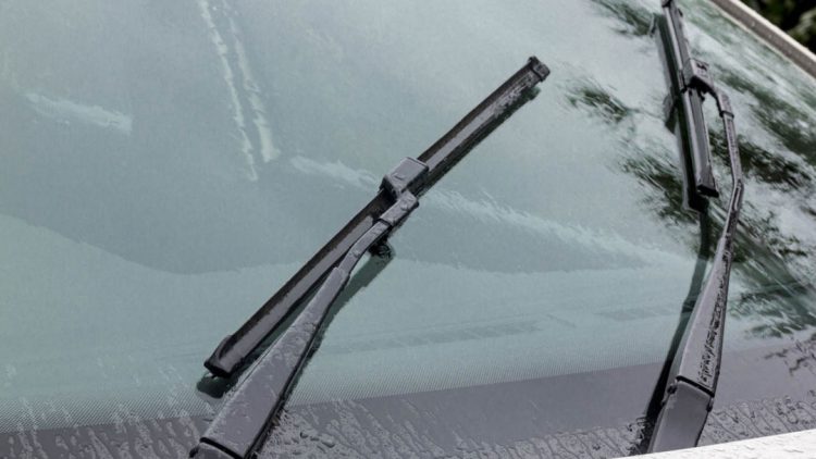 Kako pravilno i u kratkom roku izmijeniti brisače na vašem automobilu
