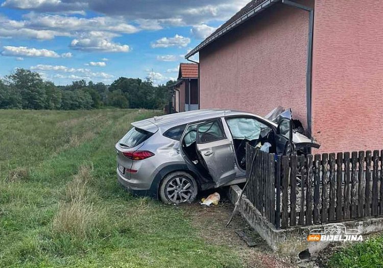 Vozač se autom zabio u kuću i poginuo