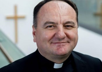 “Djeca upijaju ono što vide u vašem životu”: Biskup Petar Palić uputio poruku učenicima i roditeljima