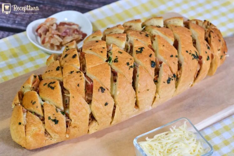 Recept za punjeni kruh sa sirom, slaninom i maslacem od peršina