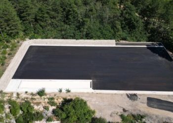 Asfaltirana podloga za višenamjensko igralište u Bijakovićima
