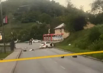 Tragična nesreća u BiH: Djevojka smrtno stradala u sudaru s betonskim stupom
