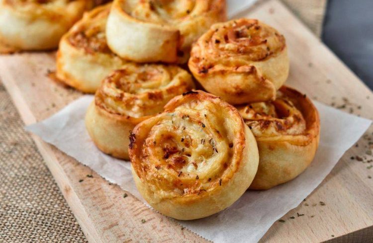 Neodoljive rolice sa šunkom i sirom: Brz i ukusan zalogaj za svaku priliku