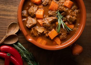Recept za teleći gulaš: Klasično jelo koje uvijek oduševi