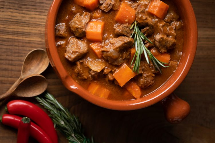 Recept za teleći gulaš: Klasično jelo koje uvijek oduševi