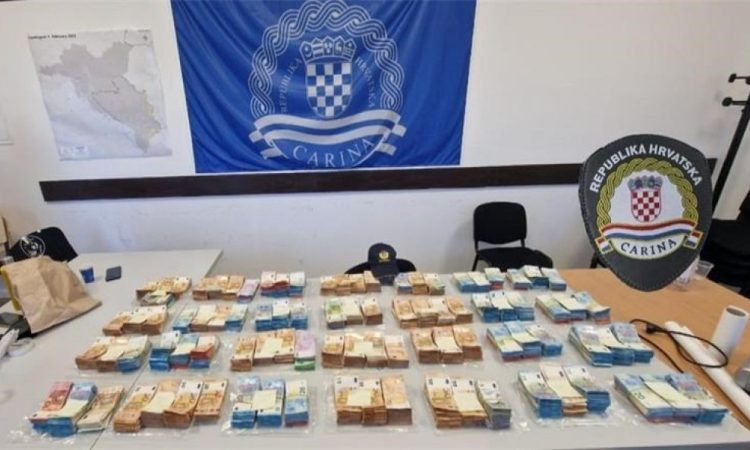 Rekordna zapljena gotovine na hrvatskoj granici: Albanac sakrio više od 700.000 eura