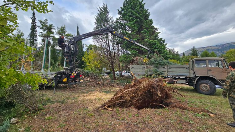 OS BiH pomažu civilnim organima u čiščenju posljedica nevremena u Mostaru